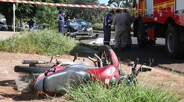 Motociclista morre após ser arremessado por Corolla em bairro de Campo Grande