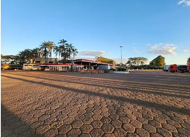 Caminhoneiro é mantido em cárcere privado durante roubo de caminhão
