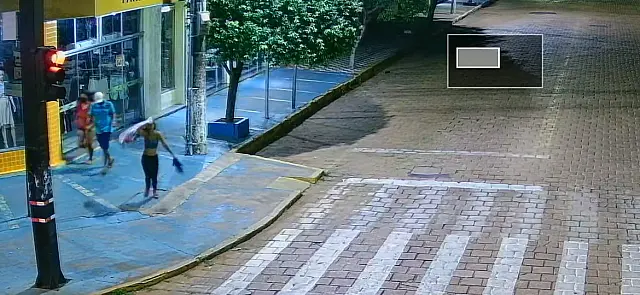 Câmera de segurança flagra trio furtando comércio de eletrônicos na região central de Aquidauana