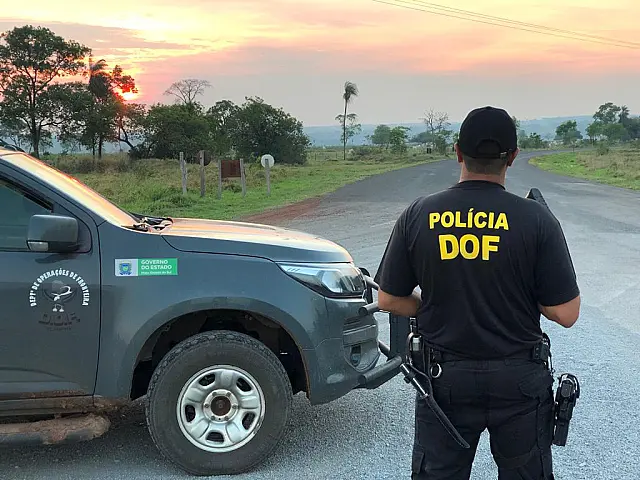 DOF apreende carros com R$ 1,5 milhão em contrabando