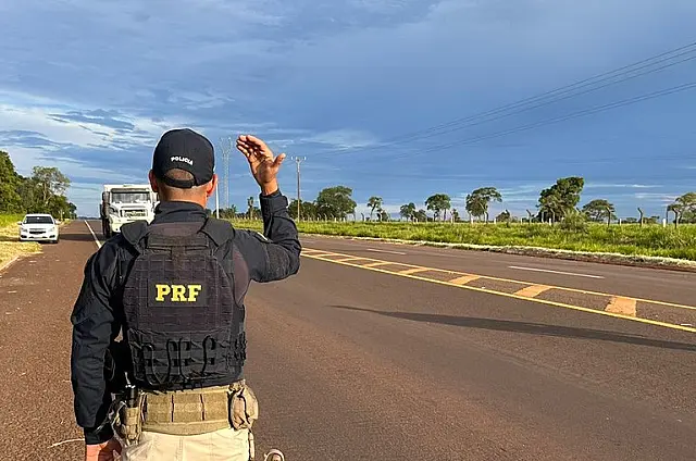 PRF recupera veículo de família mantida refém durante roubo em Eldorado