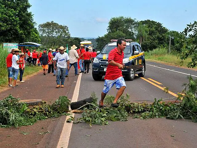 MST libera rodovia que liga Aquidauana a Campo Grande