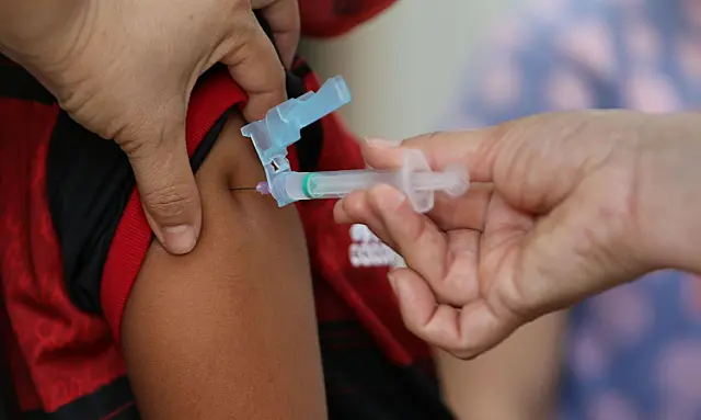 Covid-19: casos sobem para 27,2 milhões; mortes são 637,1 mil