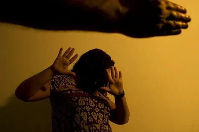 Mãe é agredida e ameaçada por filho de 14 anos