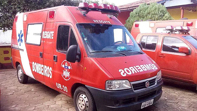 Bombeiros socorrem mulheres vítimas de queda de moto em Aquidauana