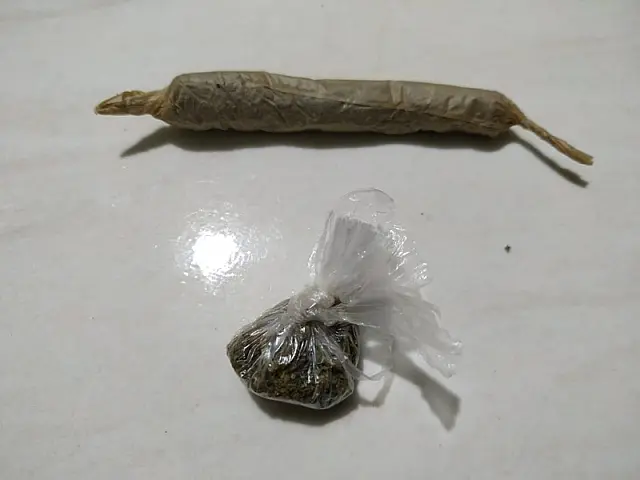 Oficial da PM flagra trio com drogas na praça central de Anastácio