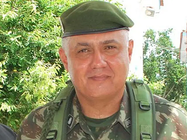 Comandante do 9º BE Cmb recebe título de "Cidadão Anastaciano"