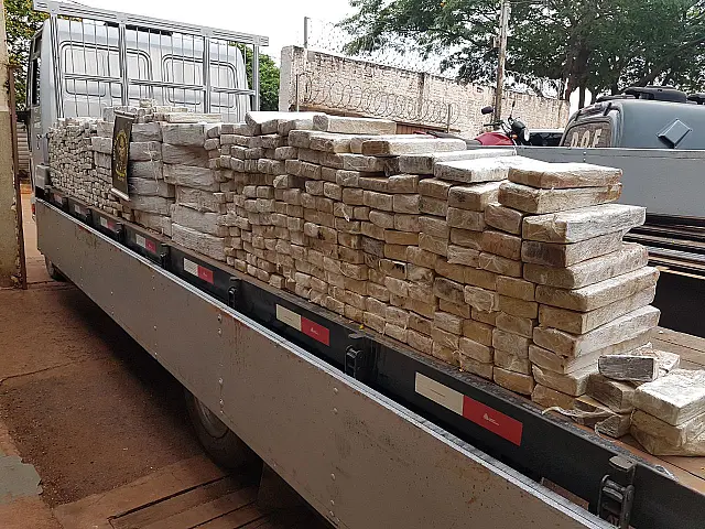 DOF prende dois homens que transportavam 606 quilos de maconha