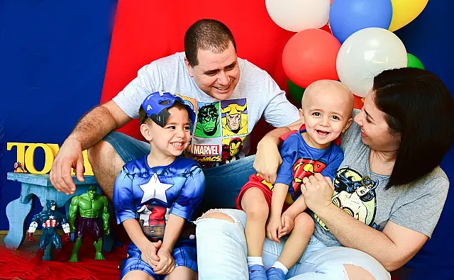 Após gestações complicadas, mãe ainda vence batalha contra o câncer no filho caçula