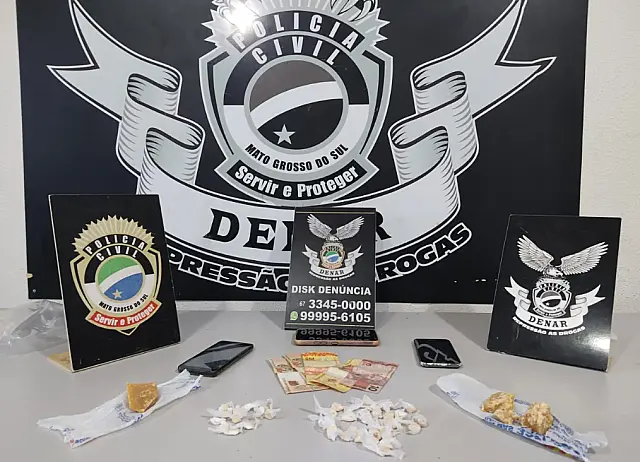 Polícia Civil fecha "boca de fumo" e prende mãe e filho por tráfico de drogas