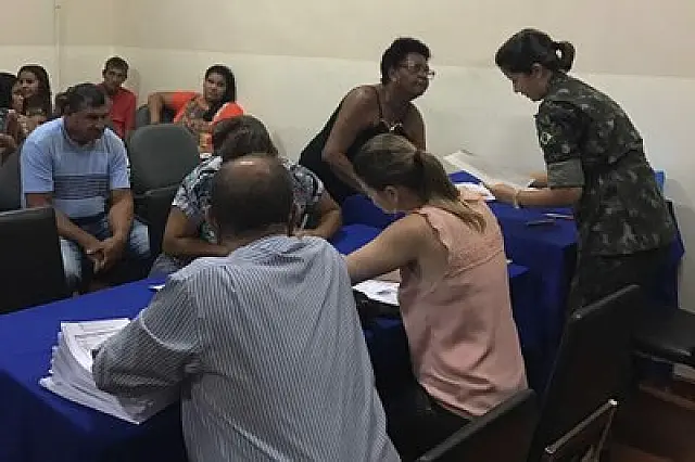 Ribeirinhos recebem documento que assegura a permanência em Forte Coimbra