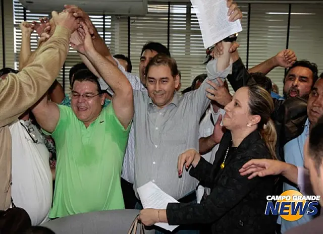 TJ cassa liminar que empossa Bernal e mantém Olarte no cargo