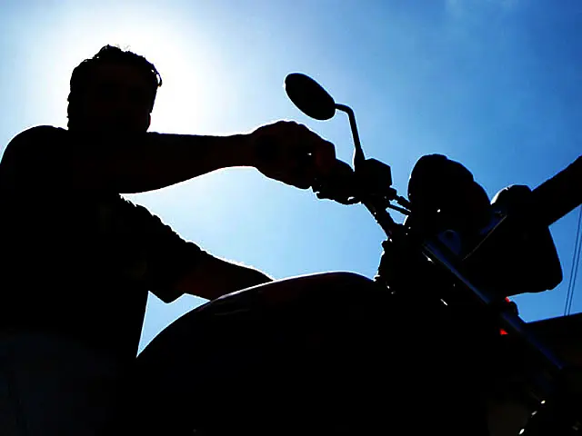 Motociclistas sem CNH disputam 'racha' em Aquidauana