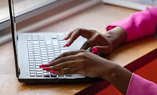 Programa quer ampliar contratação de negros no comércio exterior