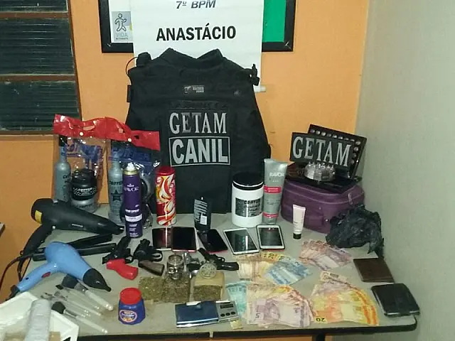 Polícia fecha o cerco e desarticula três bocas de fumo em Anastácio