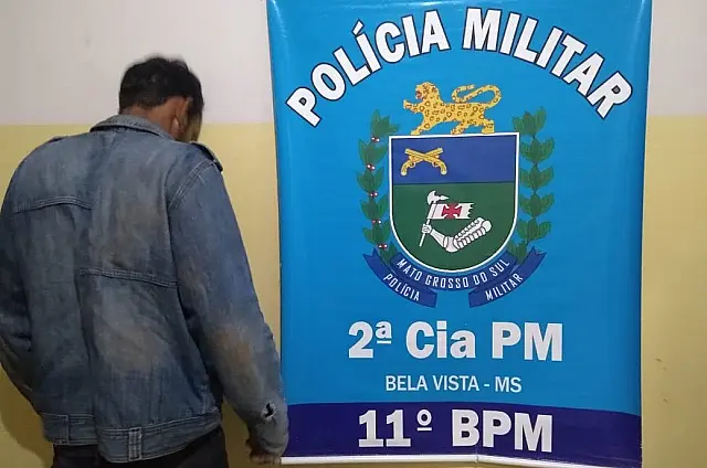 Embriagado, homem é preso por pilotar motoneta sem CNH