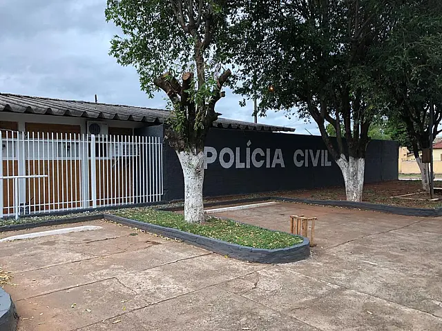 Triste, mulher procura polícia após marido se 'transformar' após beber e agredi-la
