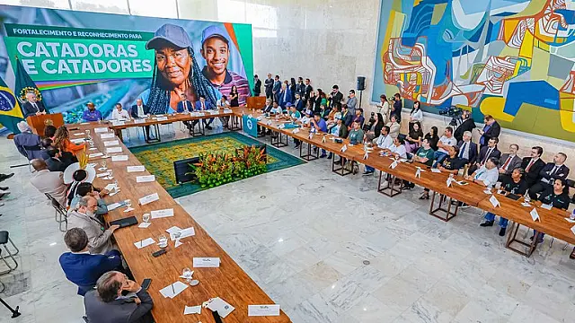 União concede R$ 300 milhões em incentivos a coletivos de catadores