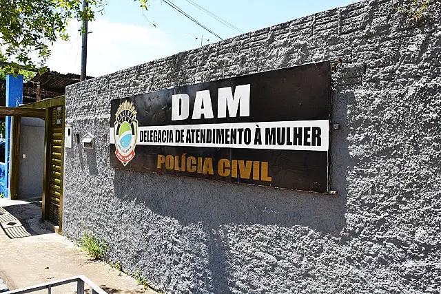 Idoso é denunciado por comerciante, após vê-lo se masturbando para crianças