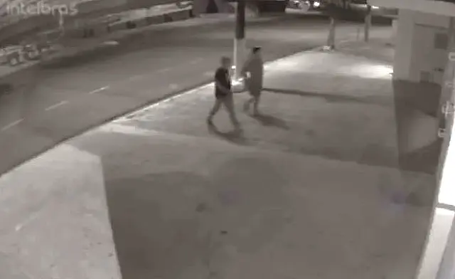 Bandidos furtam R$ 5 mil em roupas e sapatos de loja