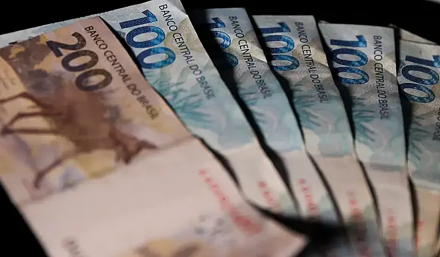 Arrecadação federal chega a R$ 215,6 bilhões em outubro