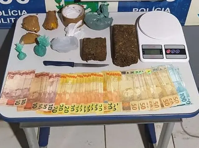 Agentes do 7º BPM prendem cinco pessoas por tráfico de drogas na região