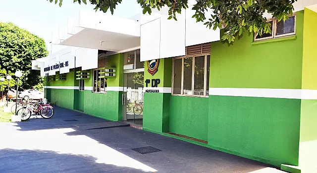 Ao acordar, jovem descobre que retrovisores e tênis foram furtados em Aquidauana