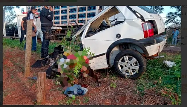Jovem morre na hora em acidente entre carro e caminhão da Prefeitura de Deodápolis