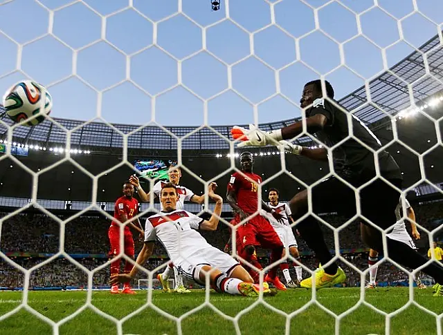 Klose iguala recorde e livra Alemanha de derrota para Gana