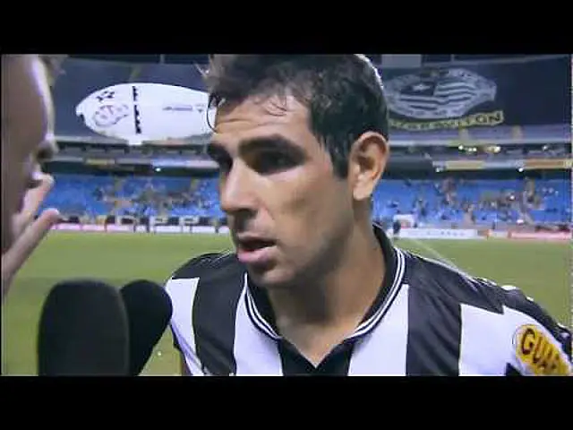 Herrera faz três gols, não pede música e irrita repórter da Globo