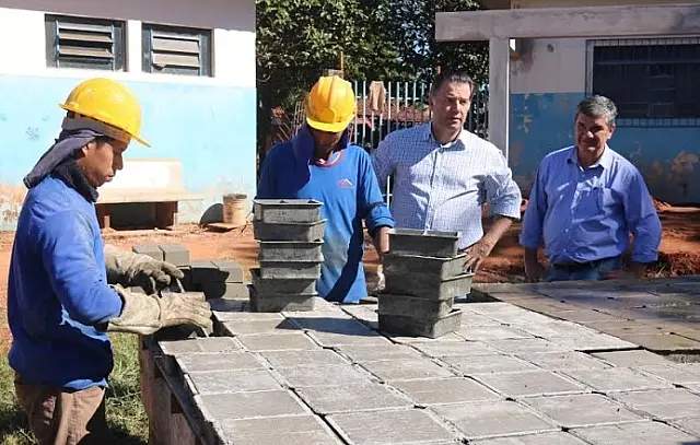 Prefeito Guilherme Monteiro visita obra de reforma e ampliação da Escola Municipal Zeus Benevides