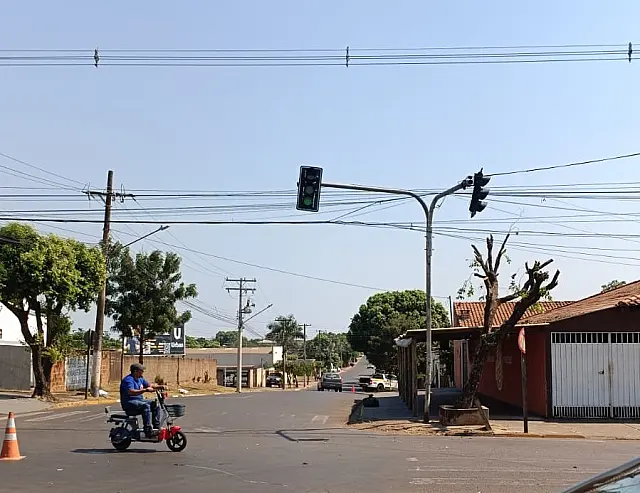 Trânsito é normalizado após conserto de semáforo em Aquidauana