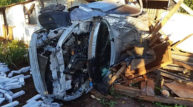 Contrabandista capota Fiat Argo com 10 mil maços de cigarro em Sidrolândia