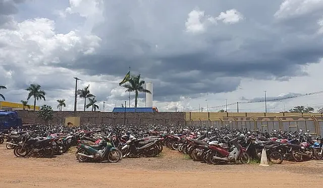 Detran abre leilão com lotes de sucata e veículos a partir de R$ 550