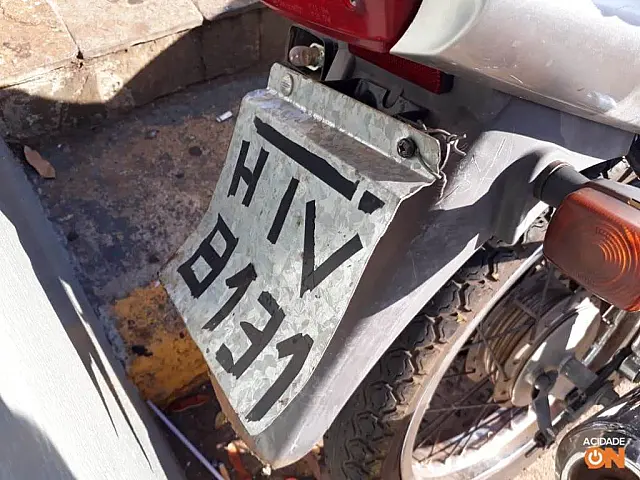 Placa artesanal: Rapaz sem CNH é preso com moto adulterada em Anastácio