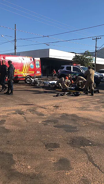 Motociclista sofre corte na perna ao colidir com HB20 no centro de Aquidauana