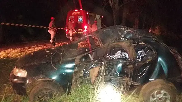 Palio sai da pista, capota e mata homem de 60 anos na rodovia MS-450, em Aquidauana