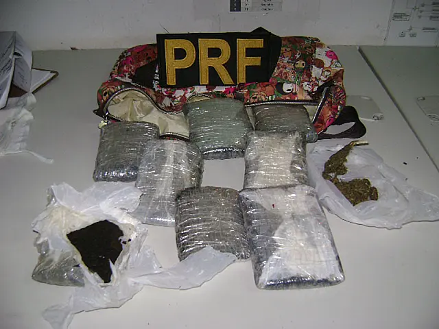 Adolescentes são detidos com tabletes de haxixe e cocaína, diz polícia