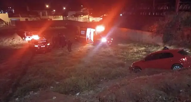 Com droga em carro, traficante é baleado e preso pela PM