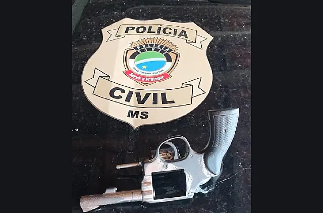 Idoso de 78 anos é preso com arma de fogo