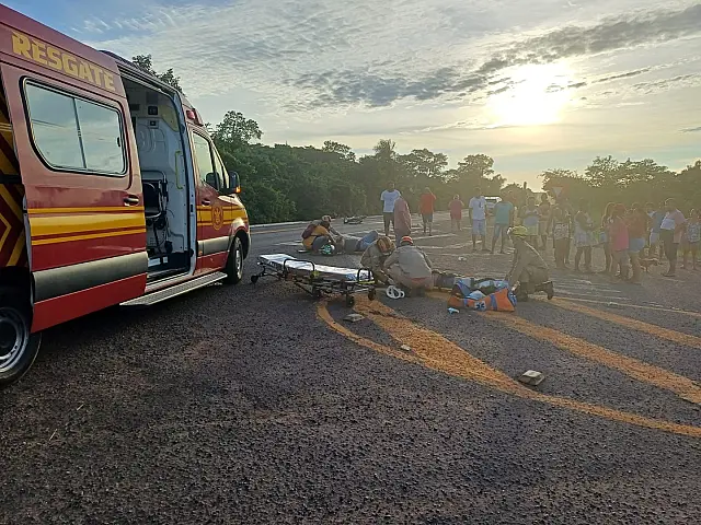 Duas pessoas ficam feridas em acidente na rodovia BR-262