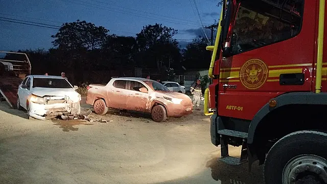 Sem cinto de segurança, mulher e criança ficam feridas após colisão entre veículos em Corumbá