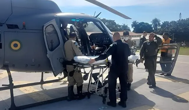 Idosa com problemas de saúde é resgatada de helicóptero