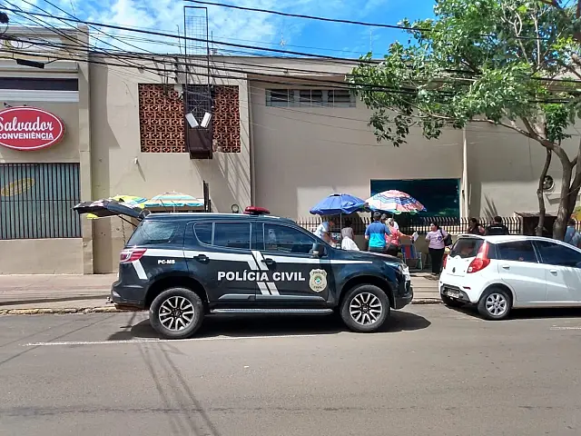 Polícia Civil encaminha 5 pessoas para a delegacia por venda de cigarros vindos do Paraguai