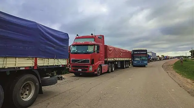 Manifestantes fecham estradas na Bolívia fronteira com Corumbá