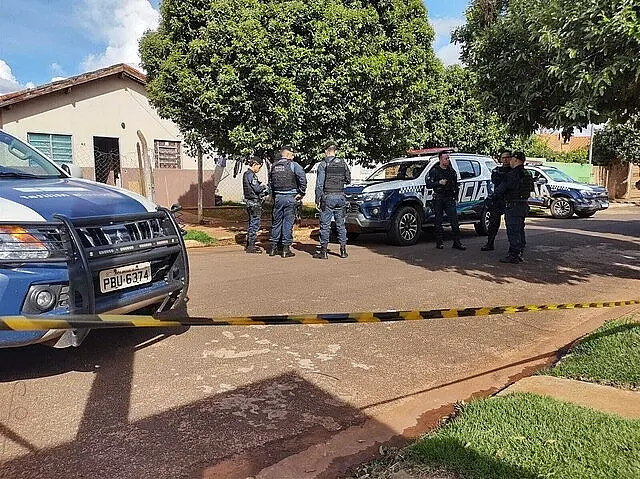 Foragido é morto pela PM após invadir casas e ameaçar moradores
