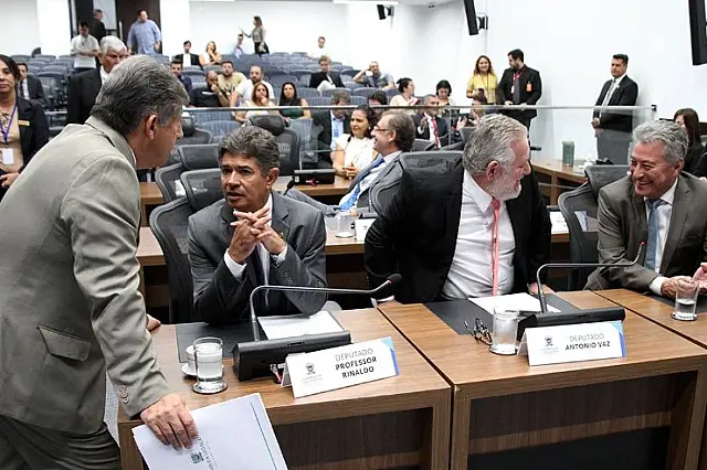 Executivo encaminha aumento no prazo de cadastro do Energia Social e outras matérias