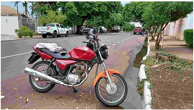Motociclista atingindo por carro em cruzamento morre na Santa Casa