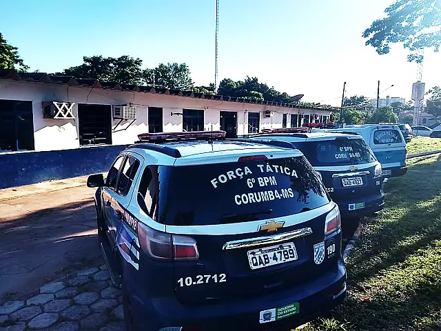 Homem é preso pela PM depois de arrastar mulher pelos cabelos