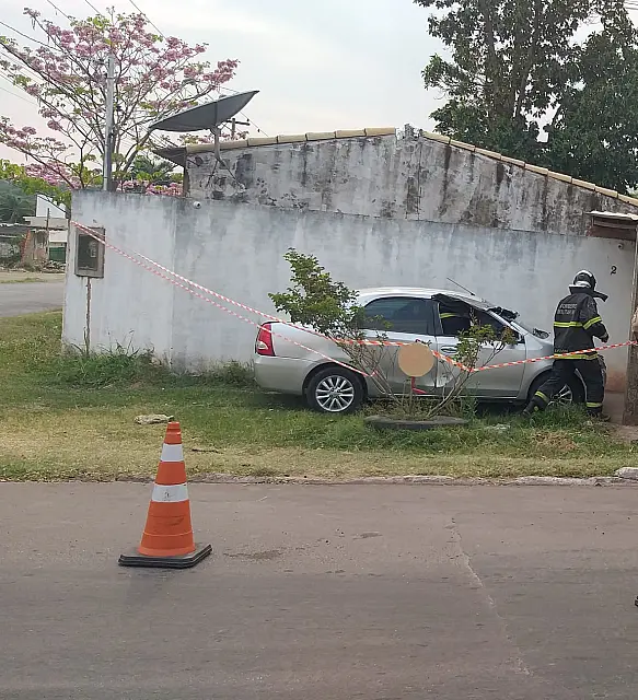 Vazamento de GNV causa explosão e condutor de carro fica ferido